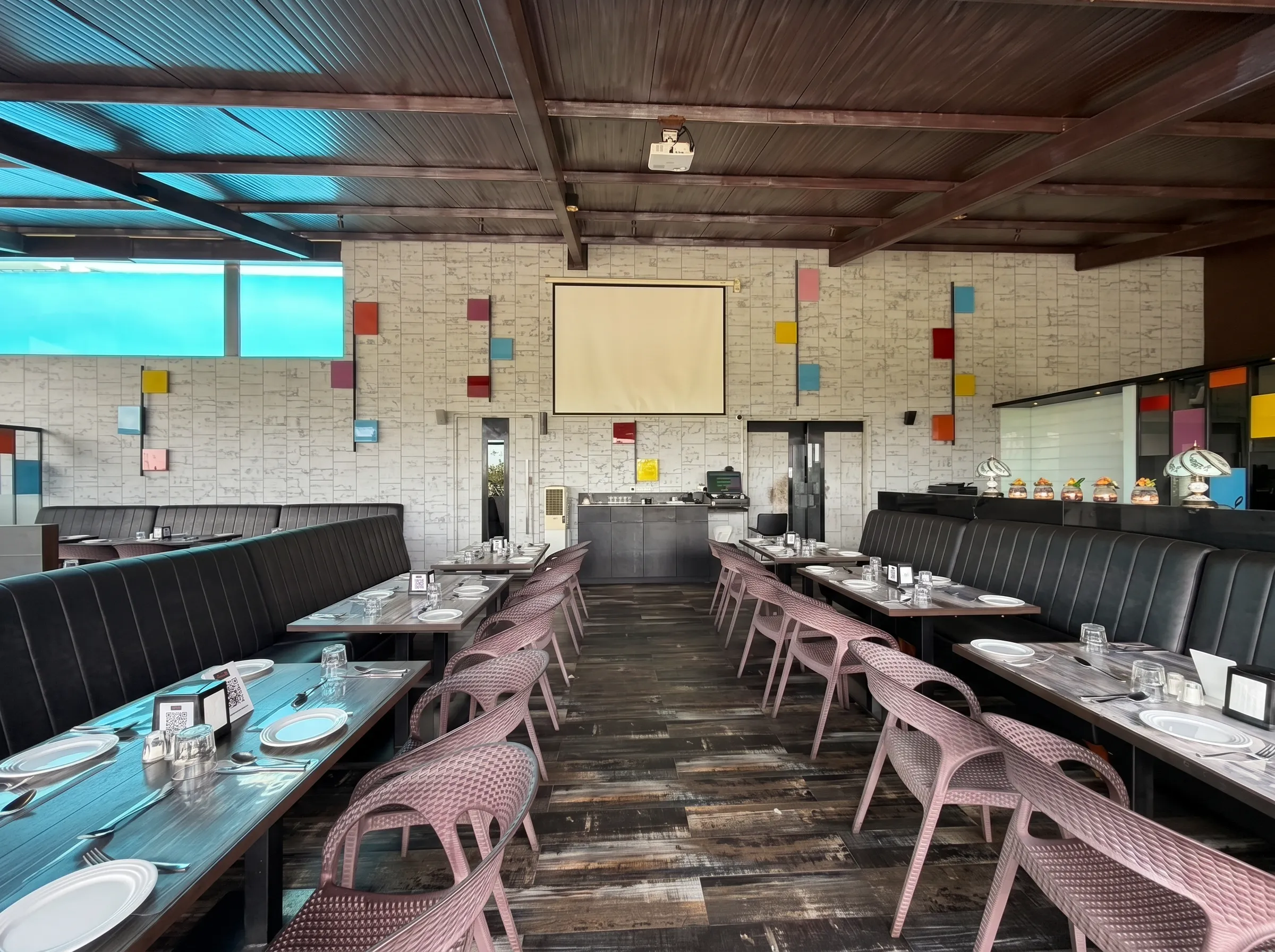 Infinit restaurant & bar at Roopa Elite